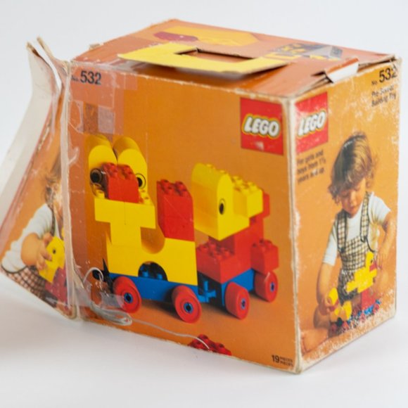 Vintage 1976 LEGO Set #532 – Pull-Along Ducks - Picture 2 of 3